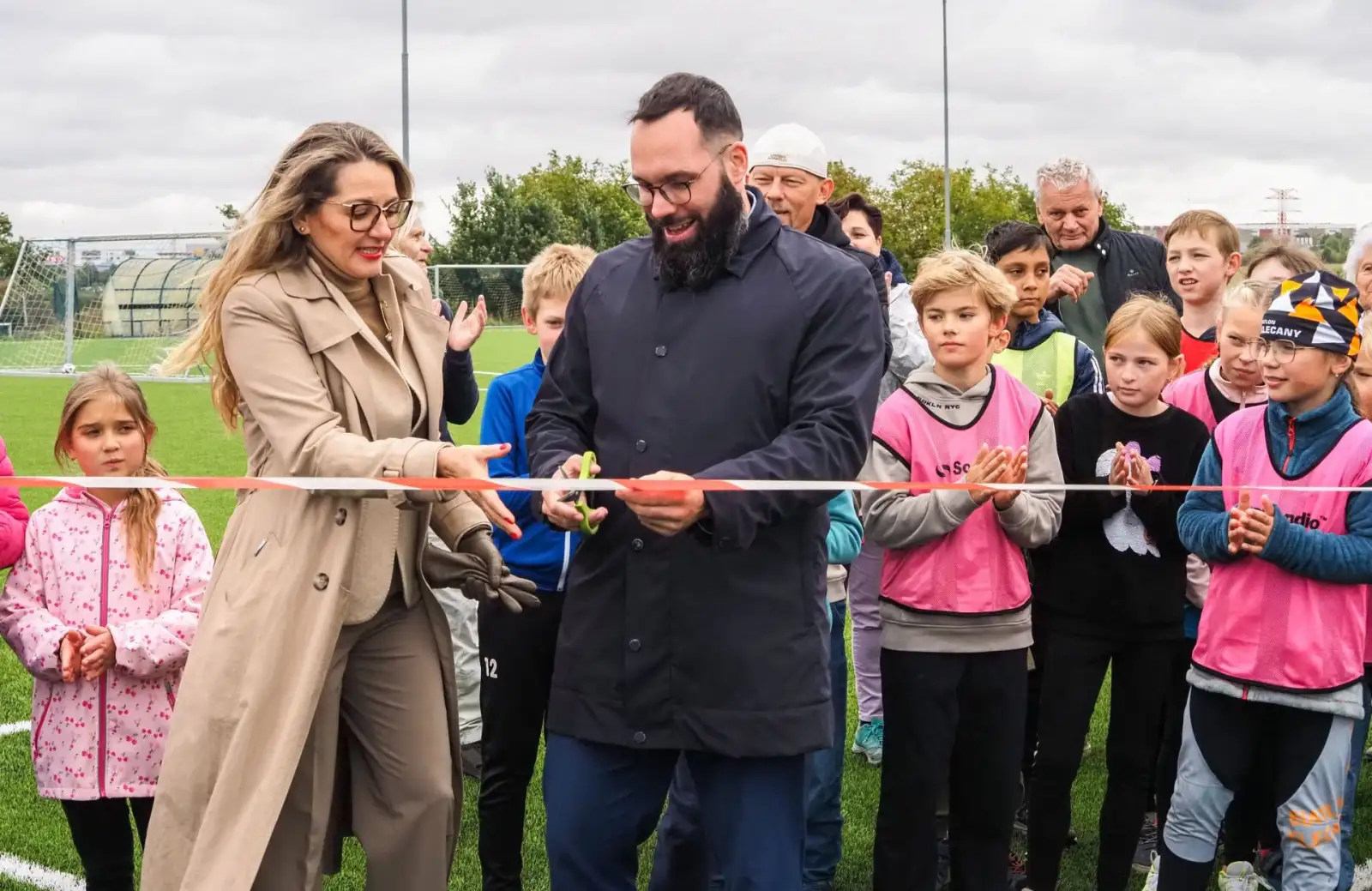 Výměna nového  trávníku na hřišti s umělým povrchem dokončena a certifikována
